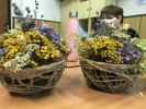 Výroba košíků s květinami